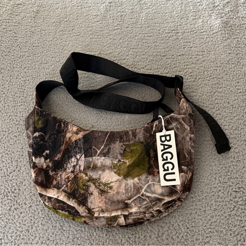 BAGGU Medium Crescent Bag - Photo Forest Pattern Crossbody Bag NWT - Picture 2 of 9